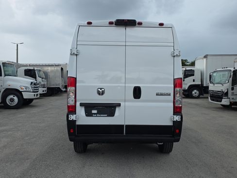 Used 2024 RAM ProMaster 2500 w/ Convenience Group FWD image 6