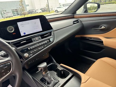 Used 2025 Lexus ES 350 w/ Premium Package FWD image 24