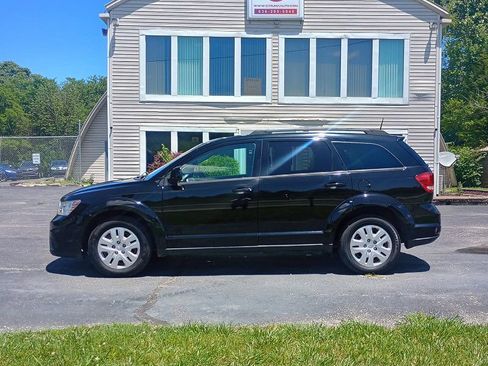 Used 2019 Dodge Journey SE FWD image 2