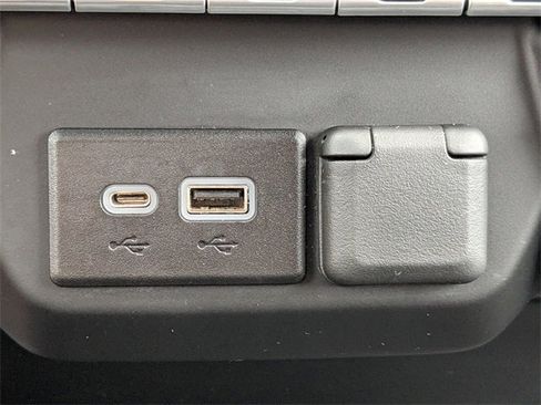 Used 2023 Chevrolet Silverado 1500 Custom image 22