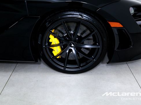 Used 2022 McLaren 720S Spider RWD image 24