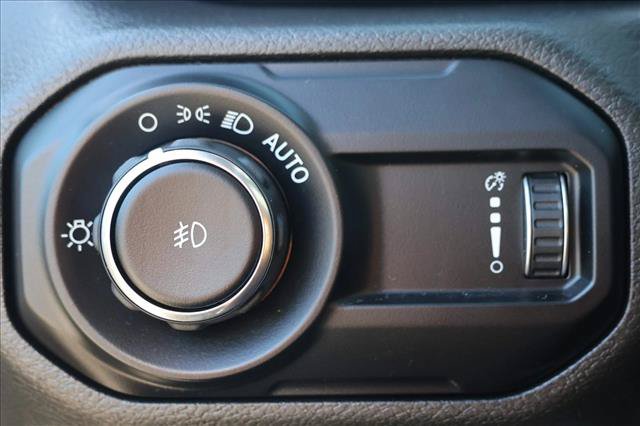 Used 2023 Jeep Wrangler Unlimited Sahara w/ Cold Weather Group AWD/4WD image 14