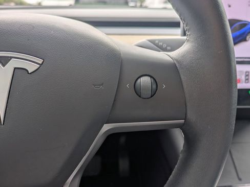 Used 2021 Tesla Model Y Long Range image 16