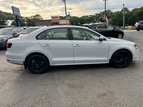 Used 2017 Volkswagen Jetta SE FWD image 8