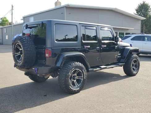Used 2013 Jeep Wrangler Unlimited Sahara w/ Connectivity Group AWD/4WD image 3