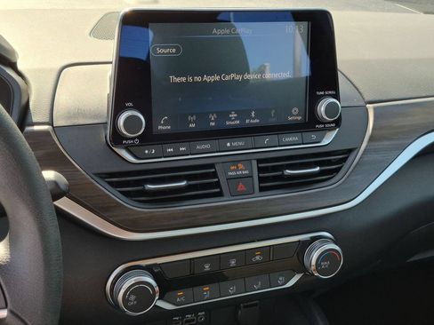 Used 2025 Nissan Altima 2.5 SV FWD image 21