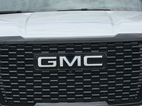 Used 2023 GMC Yukon Denali AWD/4WD image 11