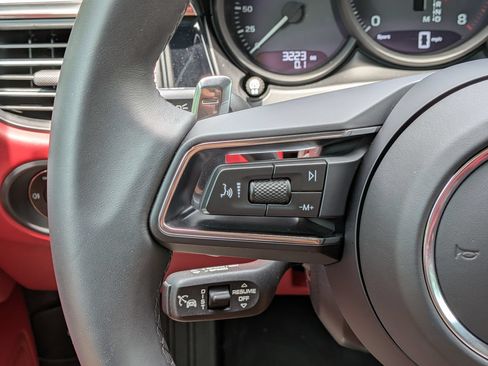 Certified 2026 Porsche Macan AWD/4WD image 8