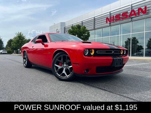 Used 2016 Dodge Challenger R/T w/ Driver Convenience Group RWD image 4