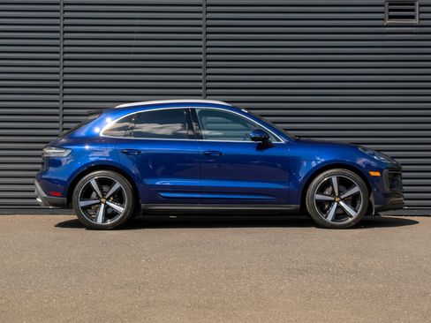 Certified 2022 Porsche Macan AWD/4WD image 9