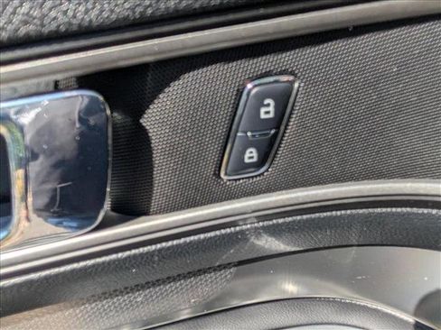 Used 2018 Ford Explorer XLT AWD/4WD image 32