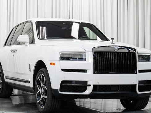 Used 2023 Rolls-Royce Cullinan Black Badge w/ Dark Exterior Package image 3
