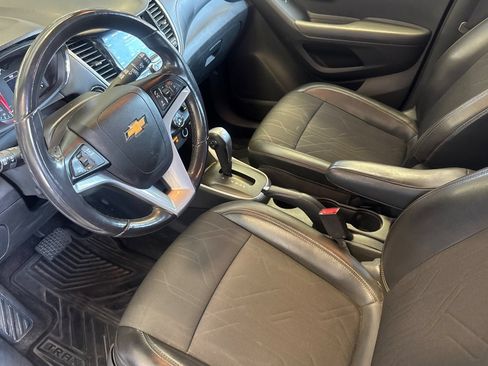 Used 2020 Chevrolet Trax LT w/ LT Convenience Package AWD/4WD image 11