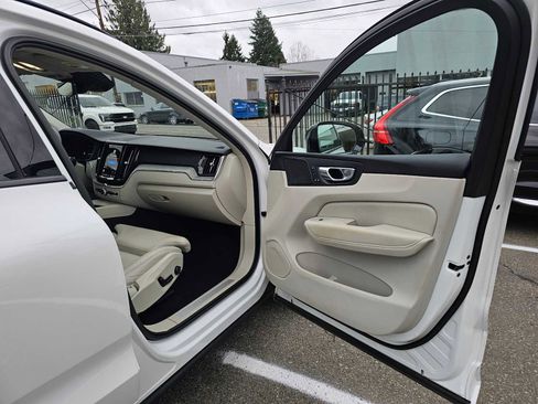 Certified 2023 Volvo XC60 B6 Ultimate w/ Protection Package Premier image 10