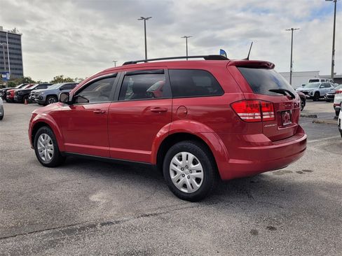 Used 2020 Dodge Journey SE w/ SE Popular Equipment Group image 6