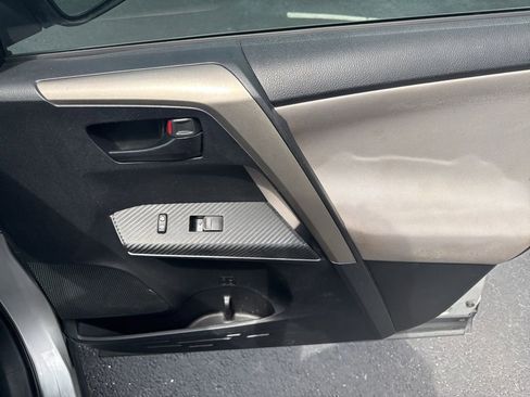 Used 2015 Toyota RAV4 LE image 19