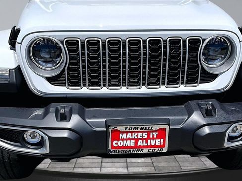 Used 2025 Jeep Wrangler Unlimited Sahara AWD/4WD image 29