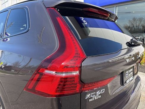 Used 2025 Volvo XC60 B5 Plus image 11