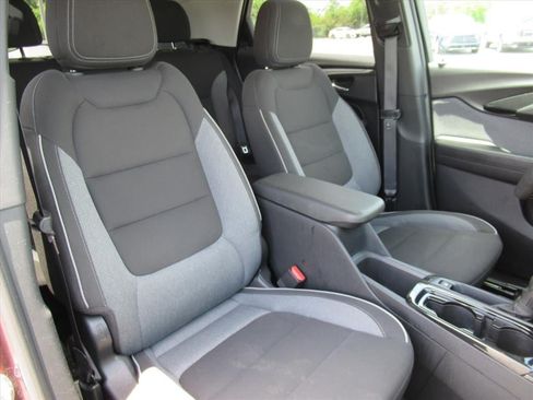 Used 2023 Chevrolet TrailBlazer LT AWD/4WD image 9