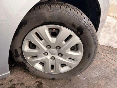 Used 2019 Dodge Grand Caravan SE image 32