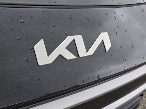 New 2026 Kia Niro EX FWD image 5
