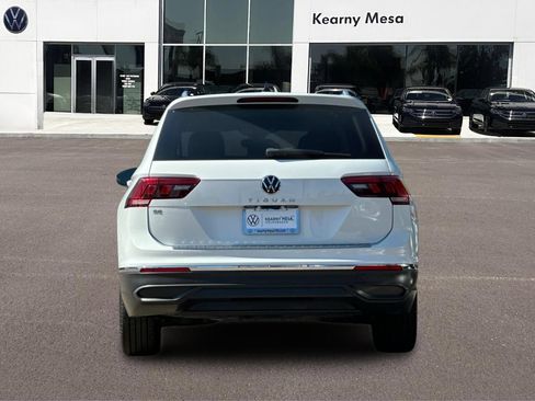 Used 2022 Volkswagen Tiguan SE w/ Panoramic Sunroof Package FWD image 5