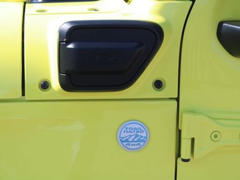 Used 2024 Jeep Wrangler Unlimited Sahara AWD/4WD image 9