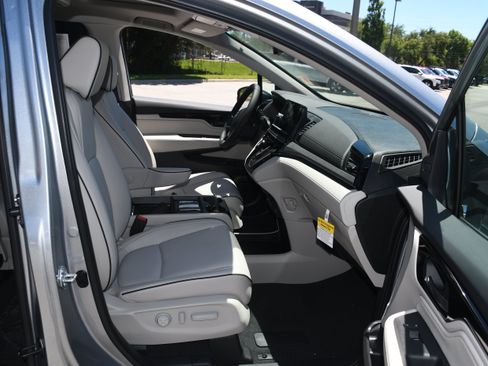 New 2026 Honda Odyssey Touring image 11