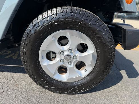 Used 2014 Jeep Wrangler Unlimited Sahara AWD/4WD image 21