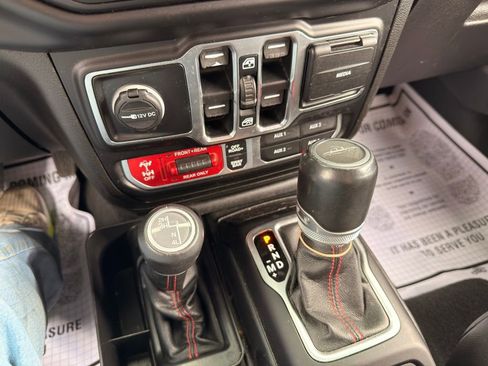 Used 2020 Jeep Gladiator Rubicon w/ Advanced Safety Group AWD/4WD image 49