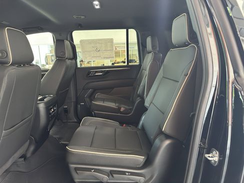 New 2025 Chevrolet Suburban Premier image 6