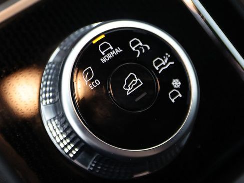 Used 2024 Mitsubishi Outlander SE Black Edition FWD image 25