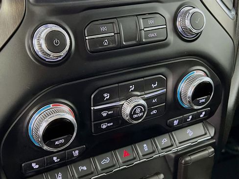 Certified 2021 GMC Sierra 2500 AT4 w/ AT4 Premium Plus Package AWD/4WD image 14