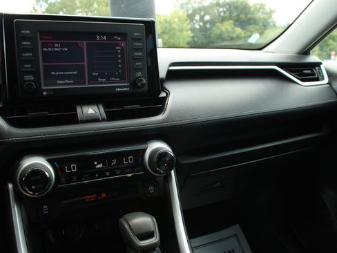 Used 2022 Toyota RAV4 XLE AWD/4WD image 34