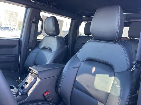 New 2025 Ford Bronco Outer Banks w/ Black Appearance Package image 10