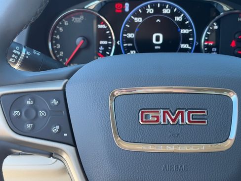 Used 2023 GMC Acadia Denali w/ Denali Technology Package image 19
