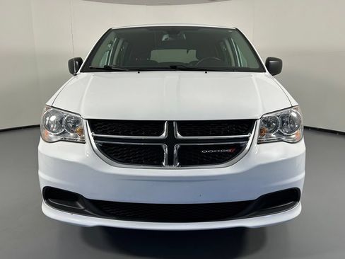Used 2019 Dodge Grand Caravan SE FWD image 3