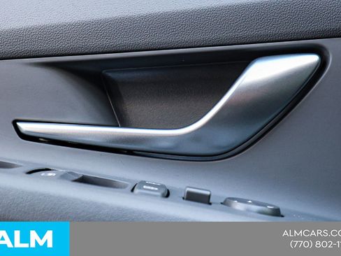 Used 2025 Hyundai Elantra SE image 39