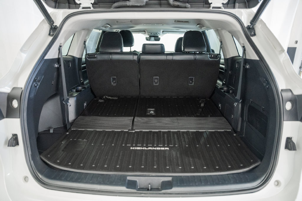 Used 2021 Toyota Highlander XLE AWD/4WD image 7