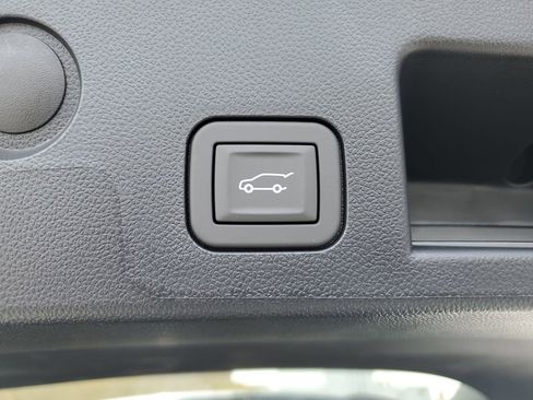 New 2026 Chevrolet Equinox LT w/ Convenience Package II FWD image 9