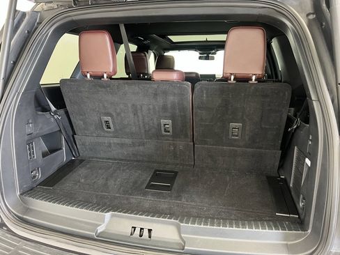 Used 2024 Ford Expedition Limited image 8