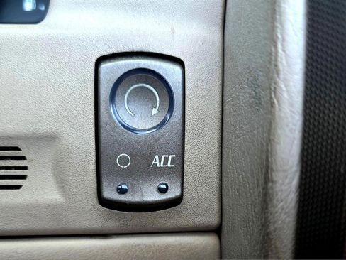 Used 2004 Cadillac XLR image 27