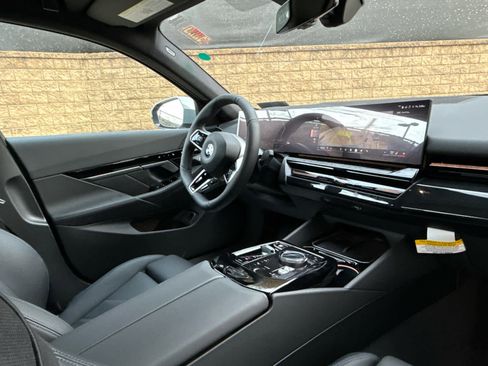 New 2026 BMW 530i xDrive w/ M Sport Package image 8