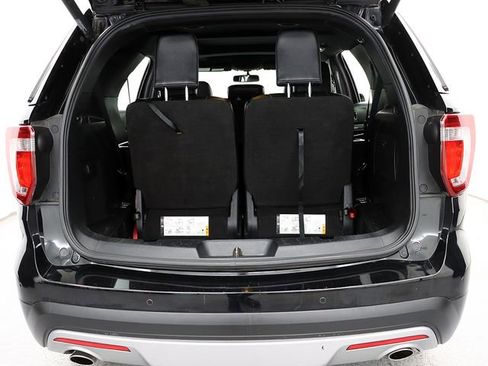 Used 2017 Ford Explorer XLT w/ Equipment Group 202A image 30