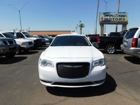 Used 2018 Chrysler 300 Limited image 2