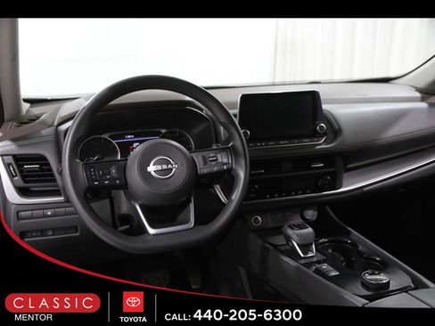 Used 2023 Nissan Rogue SV image 6