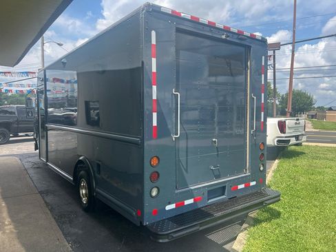 Used 2019 Ford E-450 and Econoline 450 Super Duty RWD image 4