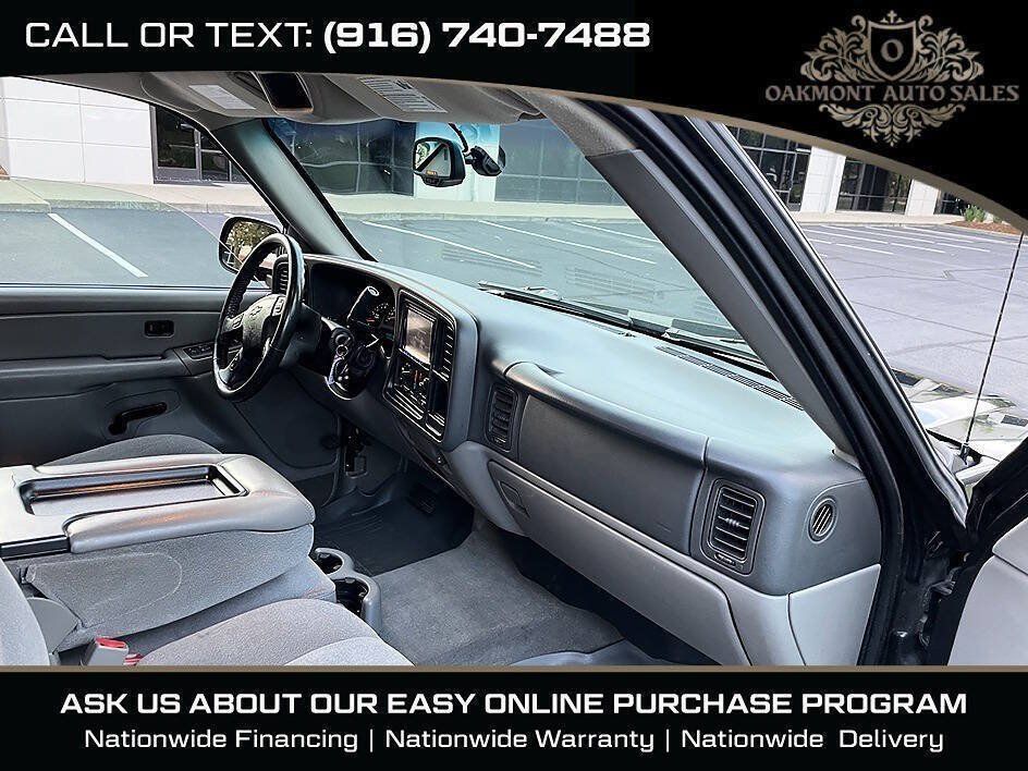 Used 2005 Chevrolet Avalanche Z71 w/ Preferred Equipment Group AWD/4WD image 12