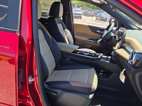 New 2026 Chevrolet Equinox ACTIV w/ LPO, Floor Liner Package AWD/4WD image 13