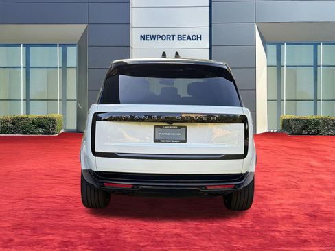 Used 2025 Land Rover Range Rover Autobiography AWD/4WD image 10